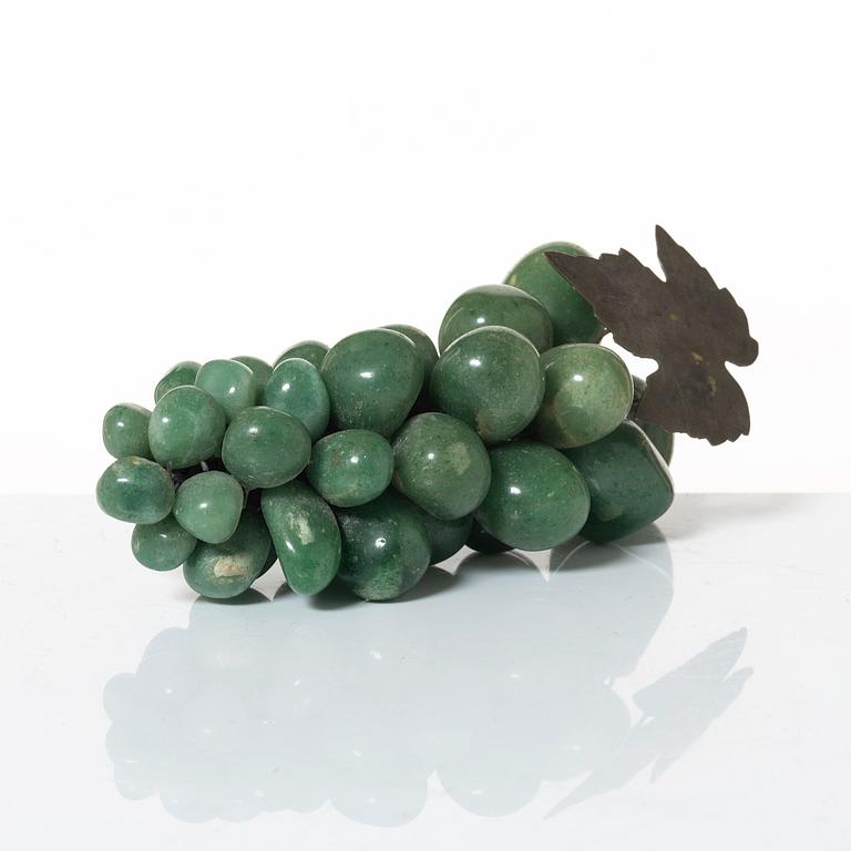 Bordsdekorationer i form av druvklasar, 2 st, 1900-talets mitt.