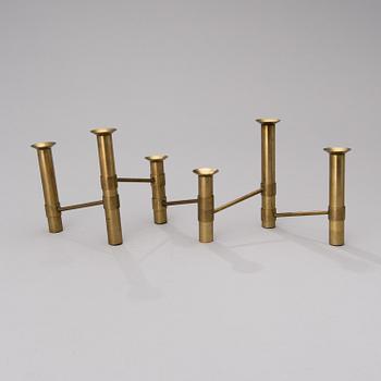 TAPIO WIRKKALA, KANDELABER i mässing, serieljusstake NonStop, Hopeakeskus, 1970-tal.