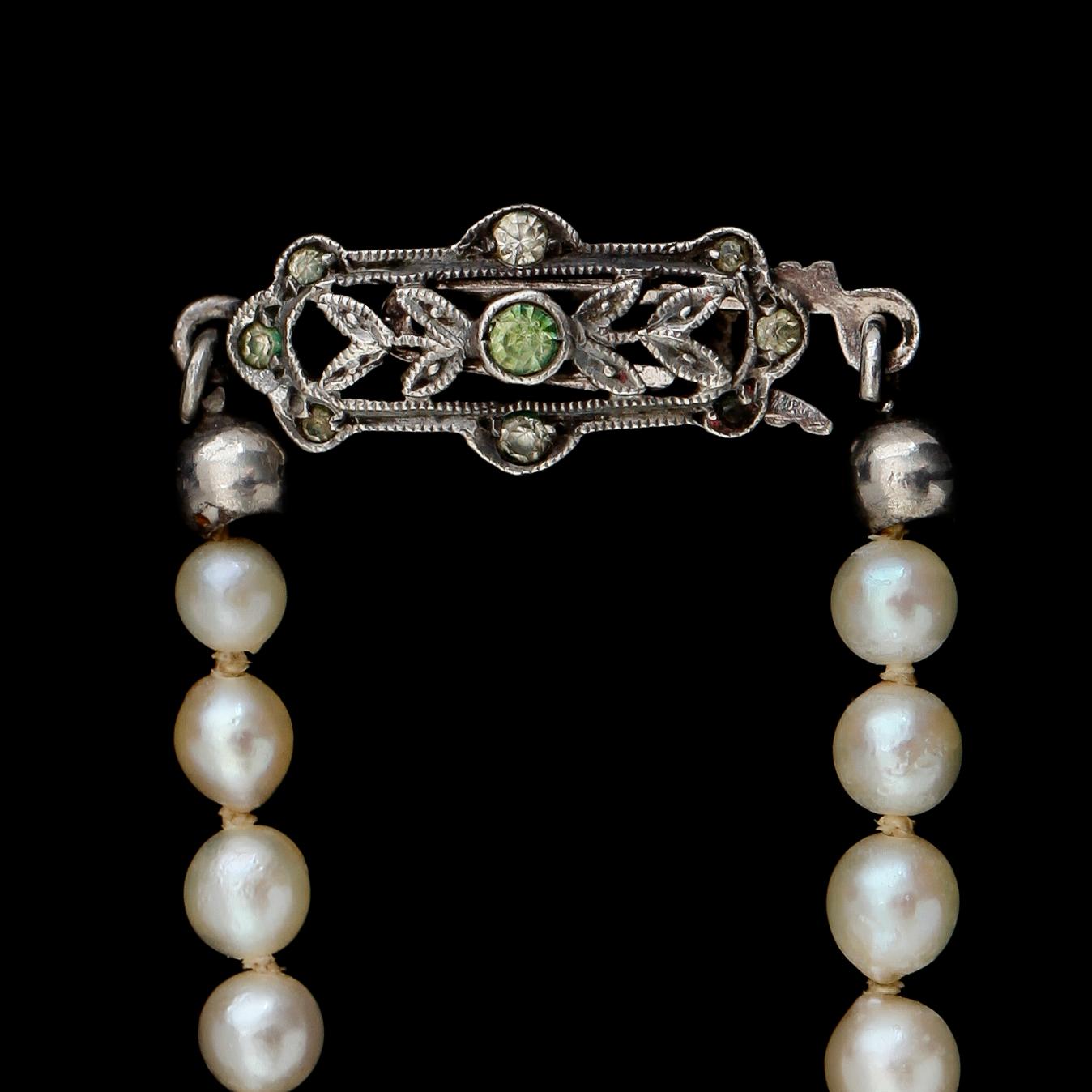 COLLIER, pärlor, lås av silver.