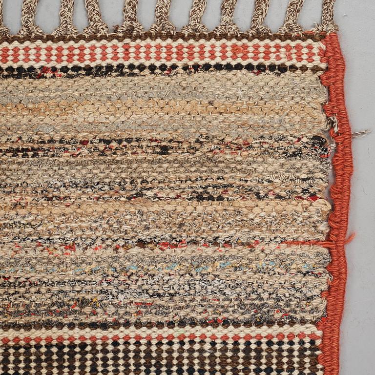 Märta Måås-Fjetterström, MATTA, "T.matta", trasmatta, rölakan, ca 204,5 x 111-113 cm, signerad MMF.