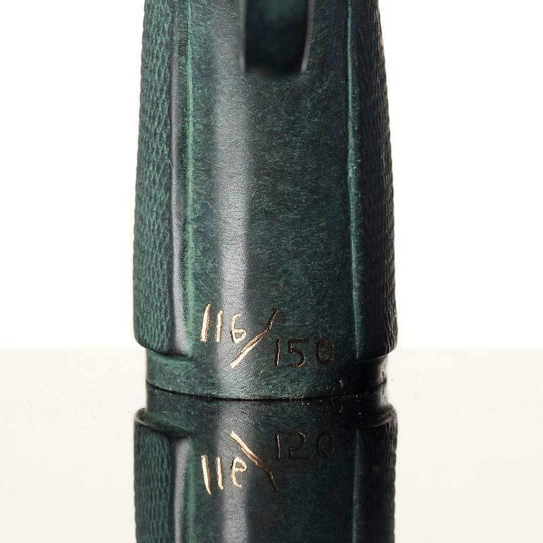 Carl Fredrik Reuterswärd, "Non Violence Knotted Gun".