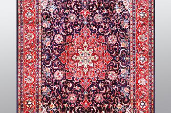A carpet, Sarouk, ca 342 x 214 cm.