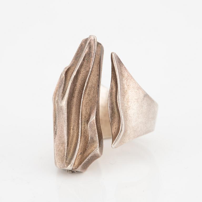 Lapponia, örhängen, ett par samt två ringar och brosch, silver.