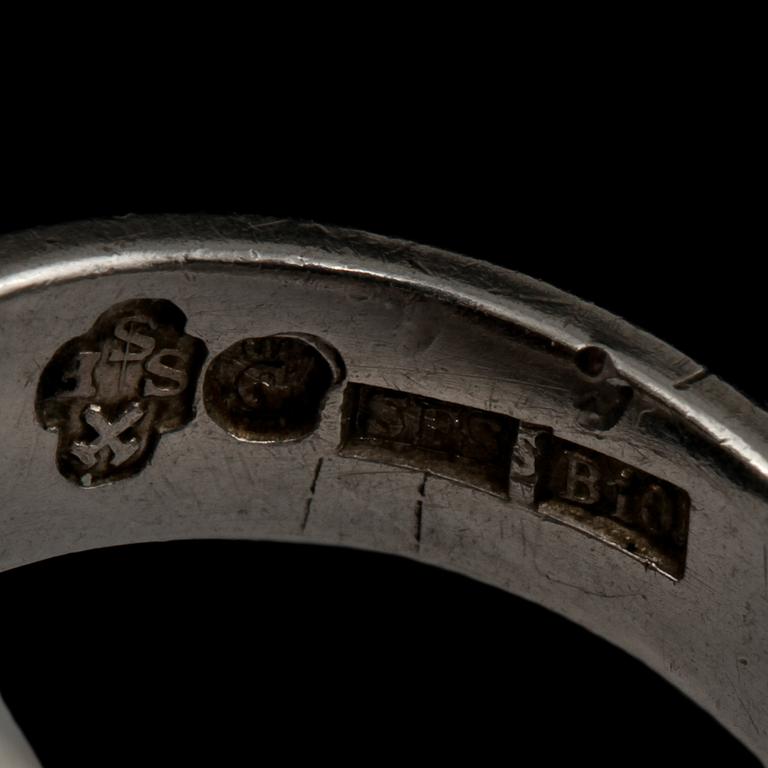 RING, sterlingsilver och fasettslipad bergkristall, Thore Eldh, Göteborg, 1976. Vikt 17 g.