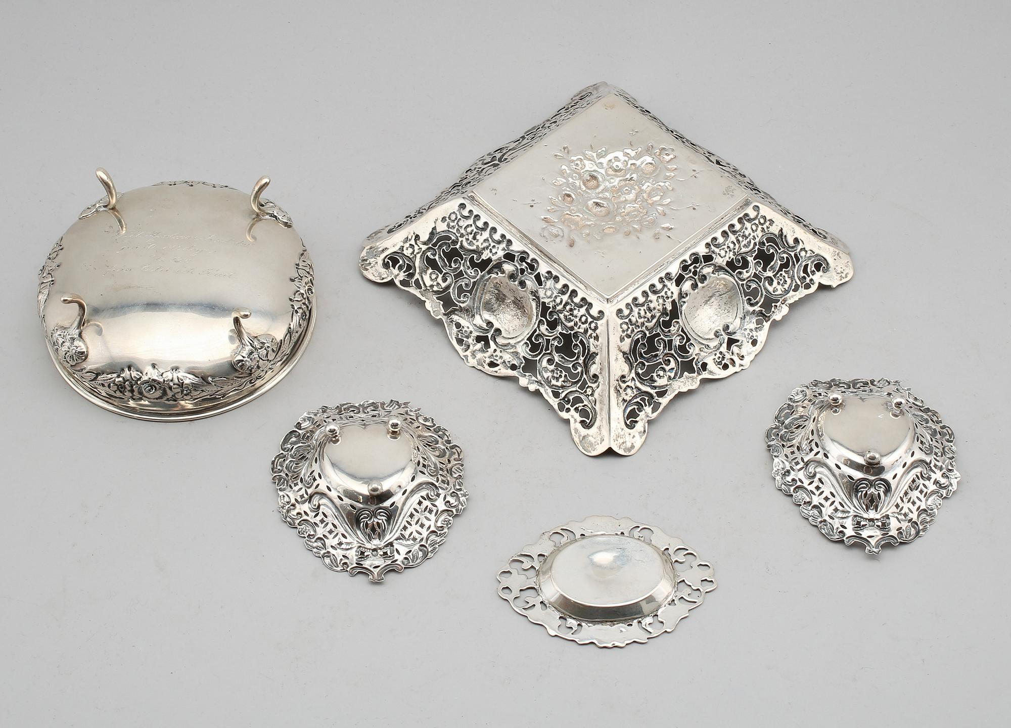FAT, 5 st, silver, bl a svenska importstämplar, 1900-talets första hälft. Vikt ca 425 gram.