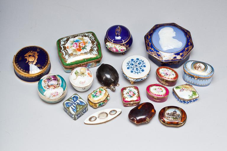 PARTI DOSOR, porslin, 18 st. Mestadels Limoges, 1800/1900-tal.