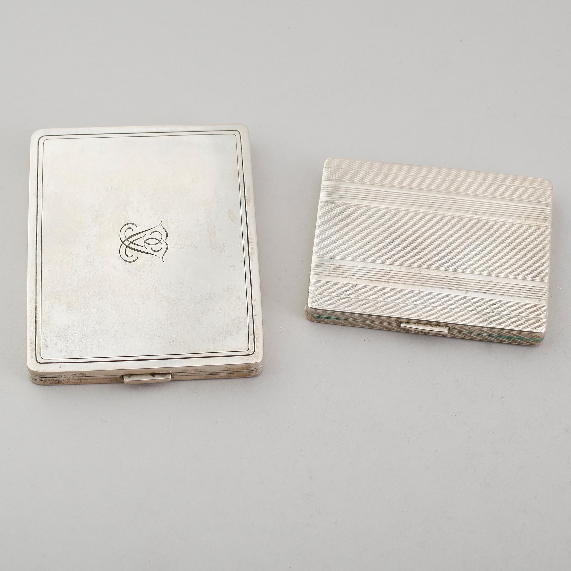 CIGARETTETUIER, 2 st, silver, en Borgila, Stockholm 1955. Vikt ca 253 gram.