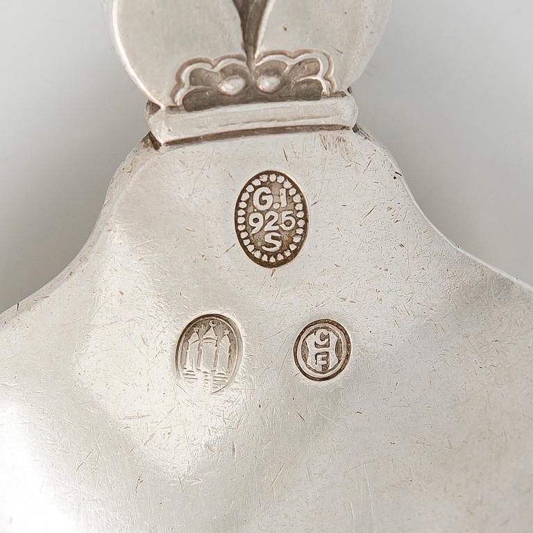 Haarukka ja lusikka, George Jensen, hillolusikka, leimattu Holm, sekä tarjoiluastia, hopeaa, Kööpenhamina n.1930-33.