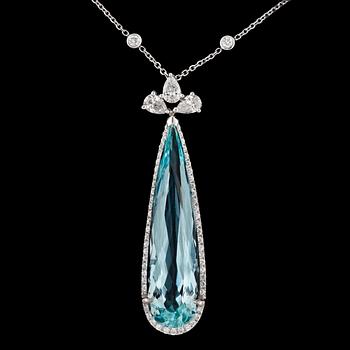 5. An aquamarine and diamond necklace. Diamonds total carat weight 1.59 cts. Aquamarine 12.55 cts.