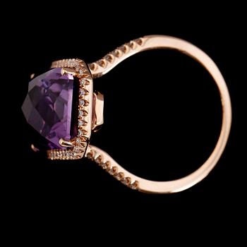 RING, 18K roséguld, diamanter tot ca 0.25 ct, ametist ca 7.85 ct.