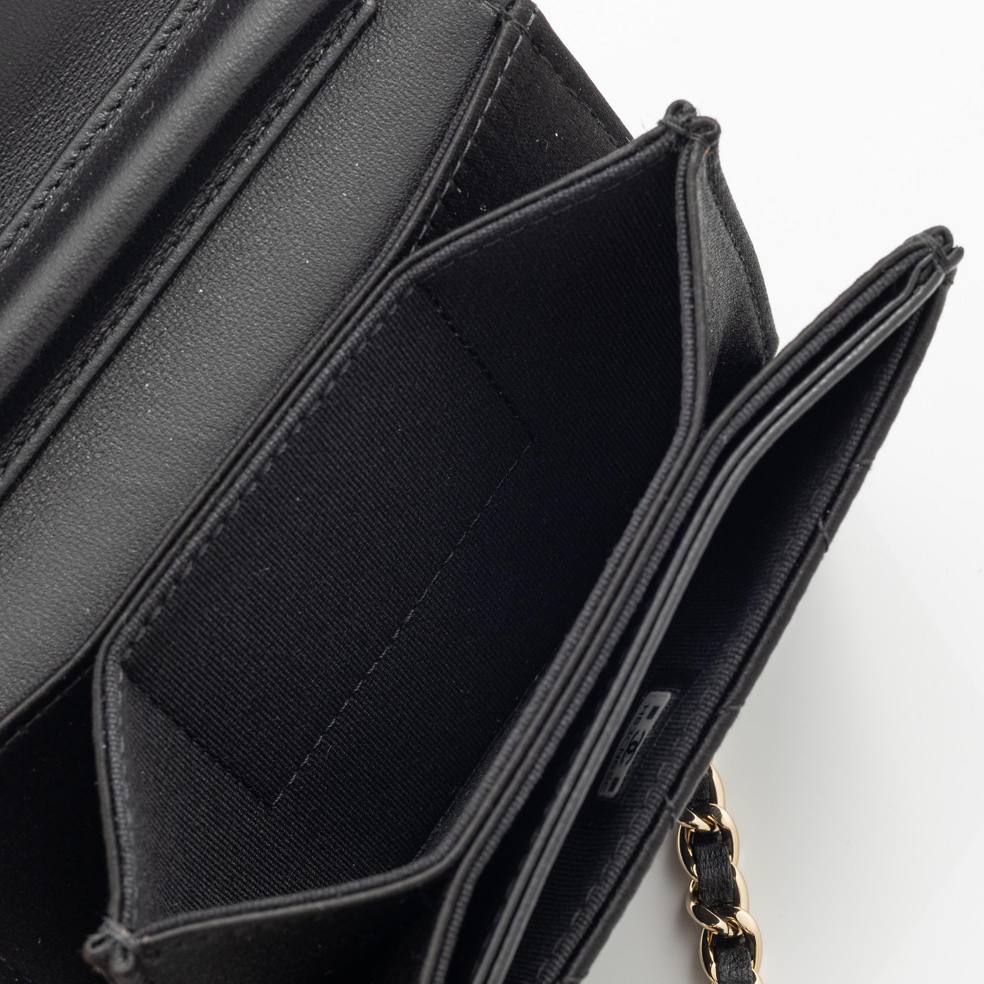 Chanel, väska, Mini Satin Camelia Chain bag.