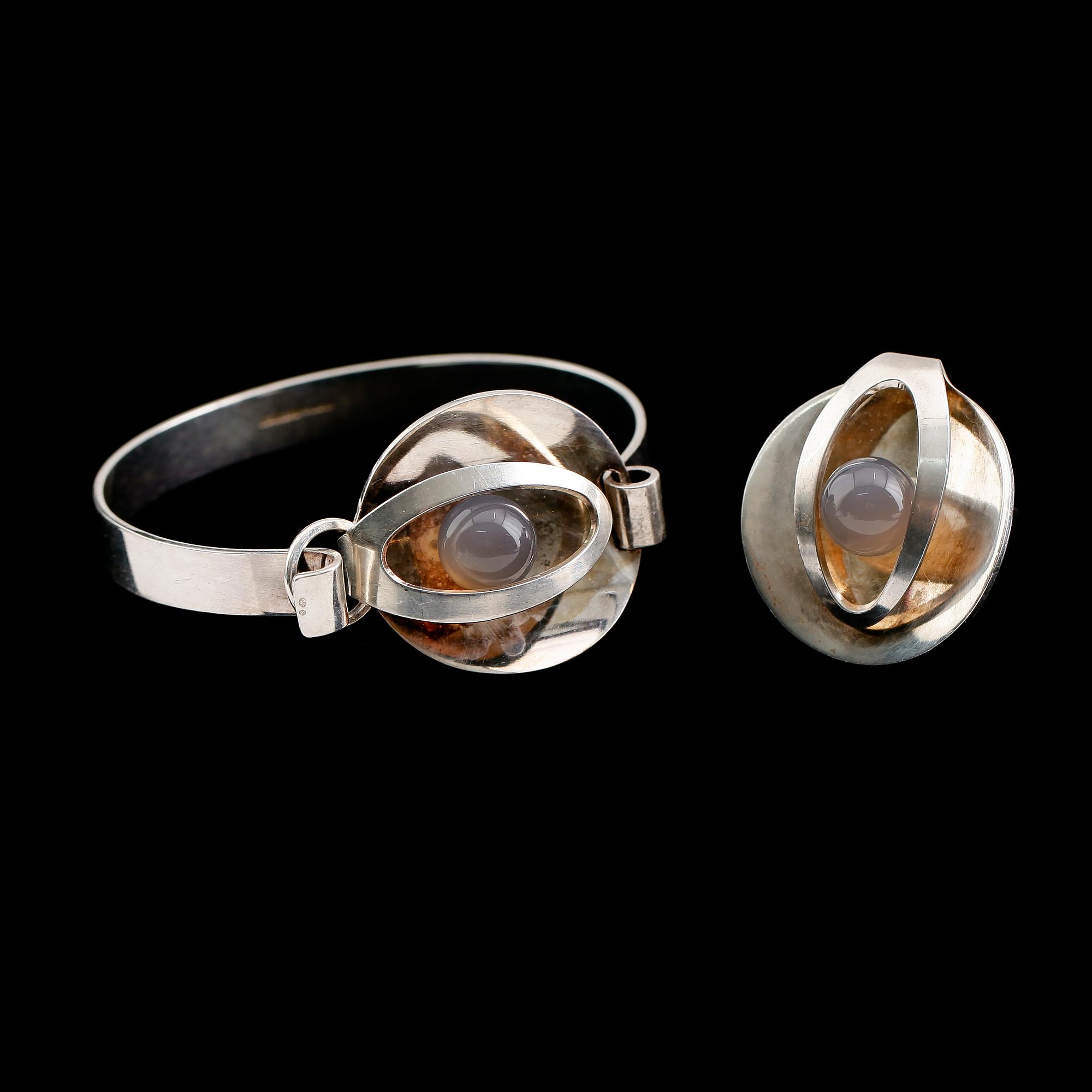 RING OCH ARMBAND, silver, Finland, 1900-talets andra hälft.
