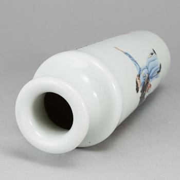 A Chinese famille rose vase, 21th century.