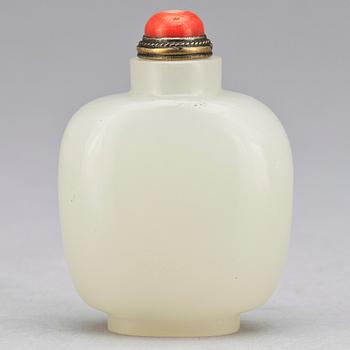 SNUSFLASKA, troligen jade, Kina, 1900-tal.