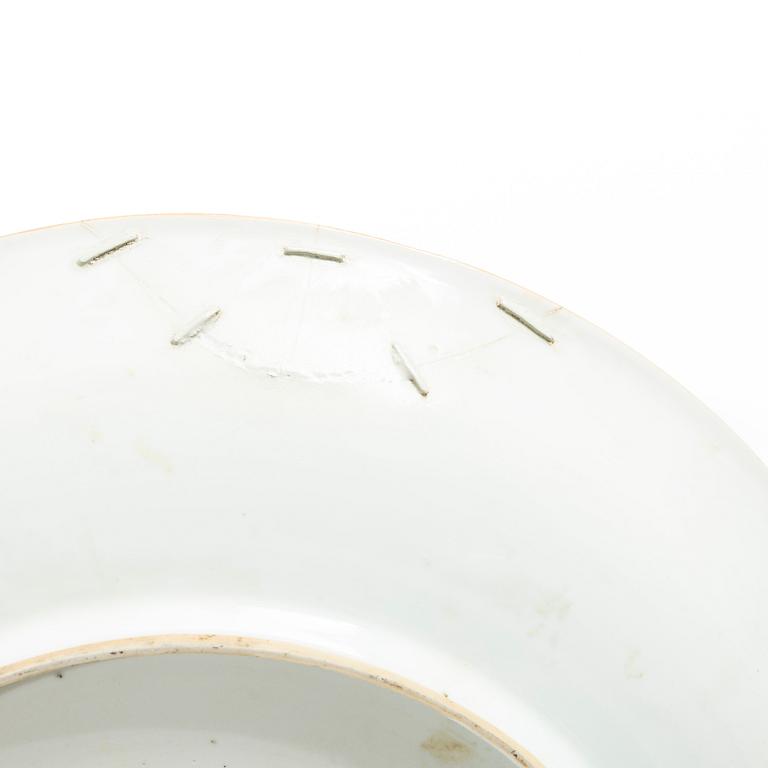 A group of three large Chinese blue and white porcelain dishes, Qing dynasty, Kangxi (1662-1722).