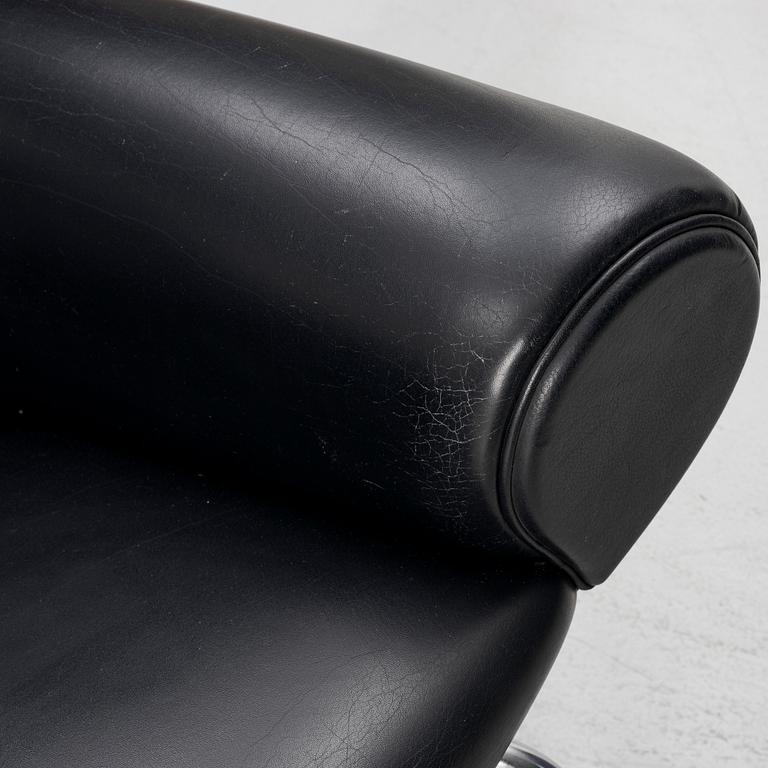 Hans J. Wegner, fåtölj med fotpall, "Ox Chair", EJ-100, Erik Jørgensen Møbelfabrik A/S, Svendborg, Danmark.