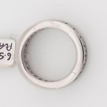 RING med baguetteslipade diamanter totalt 6.56 ct.