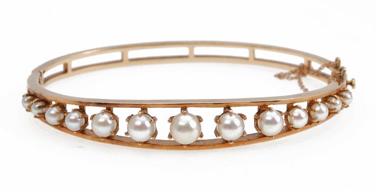 ARMRING, guld 14k samt pärlor. Tot vikt ca 19 gram.