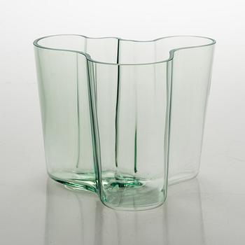 Alvar Aalto, A '3030' vase signed, Alvar Aalto 100 Iittala 1998