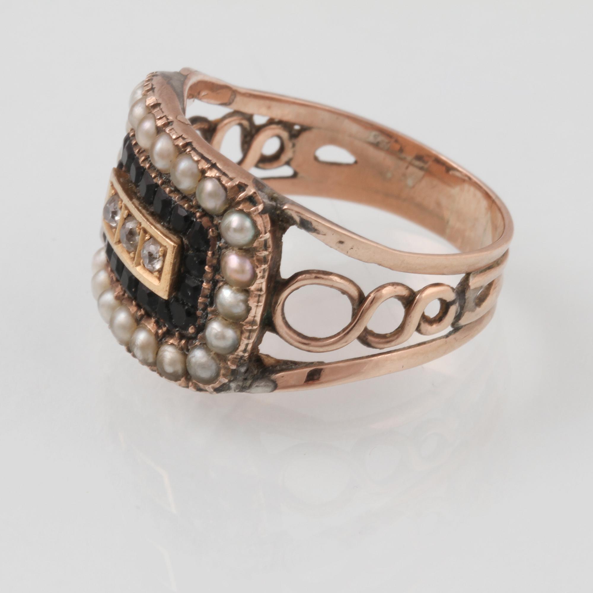 RING, 10K guld med rosenslipade diamanter samt fasettslipade blå safirer. Vikt 4,7 gram.