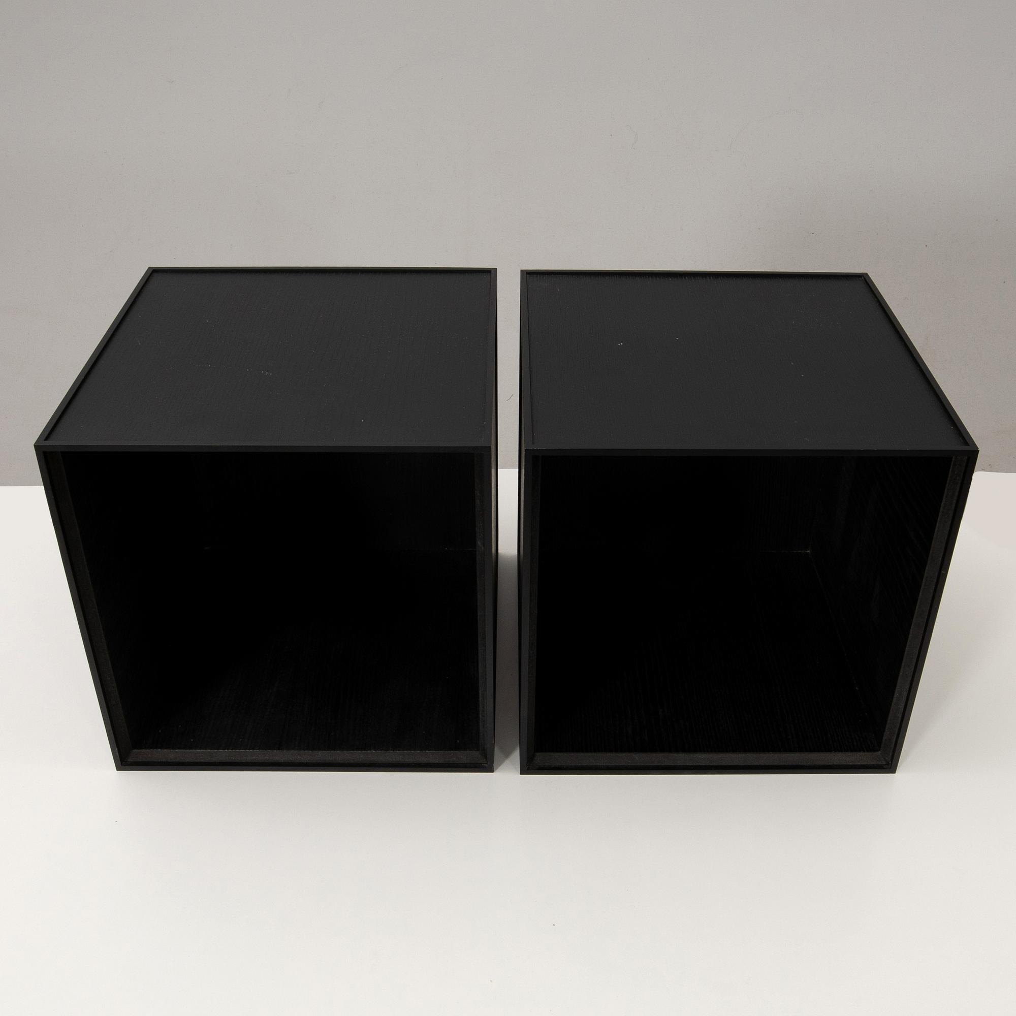 Mogens Lassen, vägghyllor ett par "Frame 35 Box" för Audo Danmark 2020-tal.