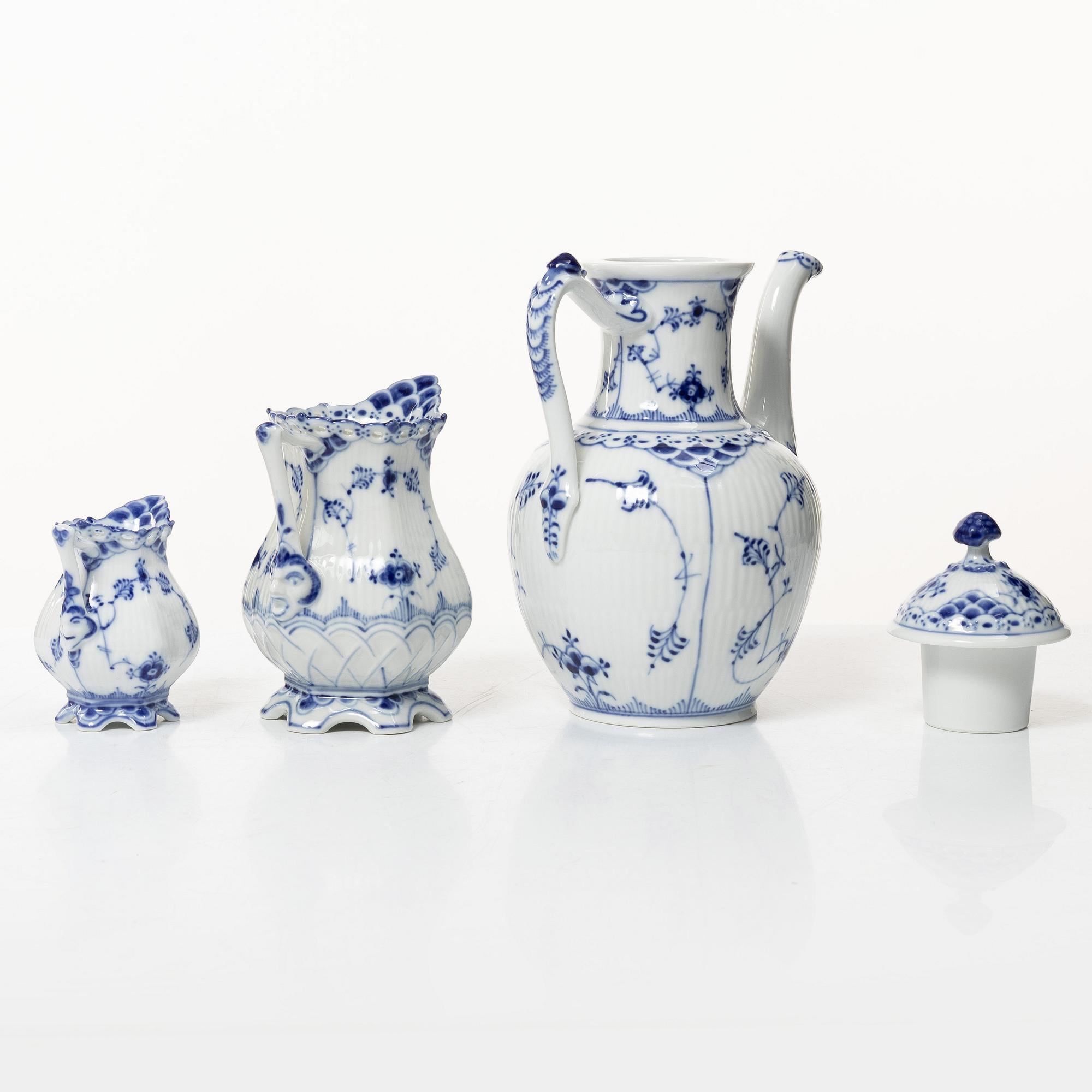 Royal Copenhagen, kaffeservis, 29 delar, porslin, "Musselmalet", mestadels helblonde, Danmark,
