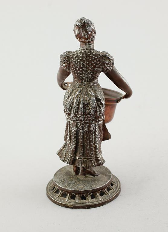 FIGUR, vitmetall, omkring år 1900.