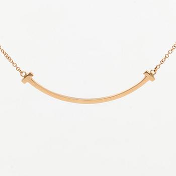 Tiffany & Co, an 18K gold 'T Smile' necklace.