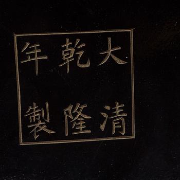 A large lacquer box with cover, Qing dynasty, with Qianlongs mark.