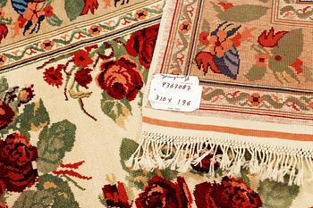 A Bakhtiari carpet, a. 310 x 196 cm.