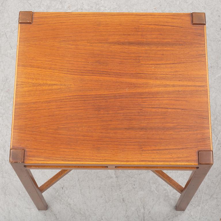 A pair of sidetables, model no 3323, second part of the 20th century.