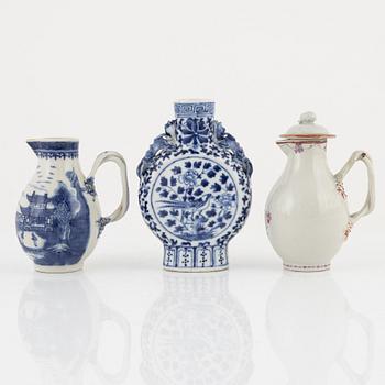 A blue and white moon flask and two creamers, porcelain, China, 18th-19th century.
