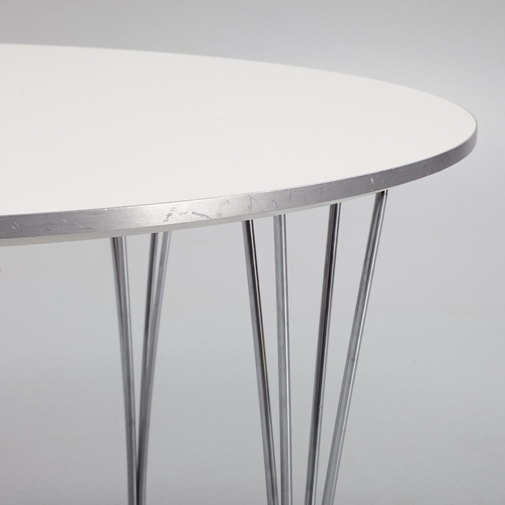 Bruno Mathsson & Piet Hein, matbord, "Supercirkel", Fritz Hansen, Danmark, 2002.