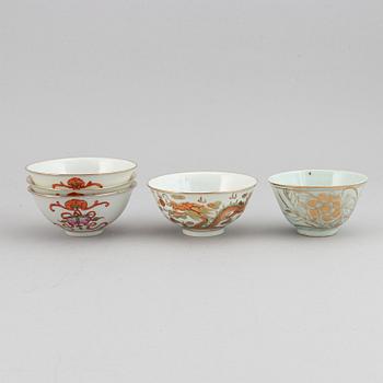 A set of 15 Chinese bowls, 20th Century.