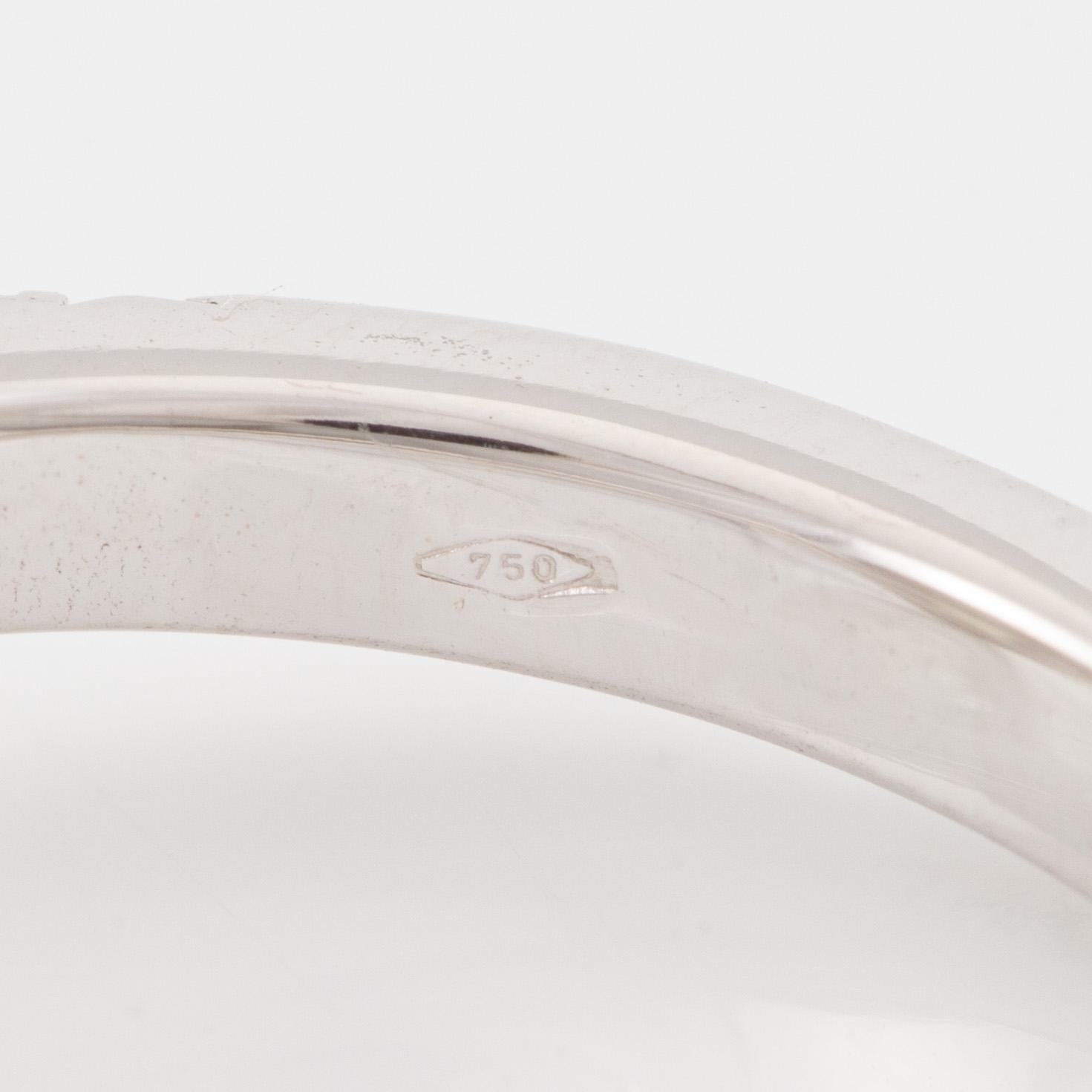 Ring, 18K vitguld med briljantslipad diamant, medföljande GIA report.