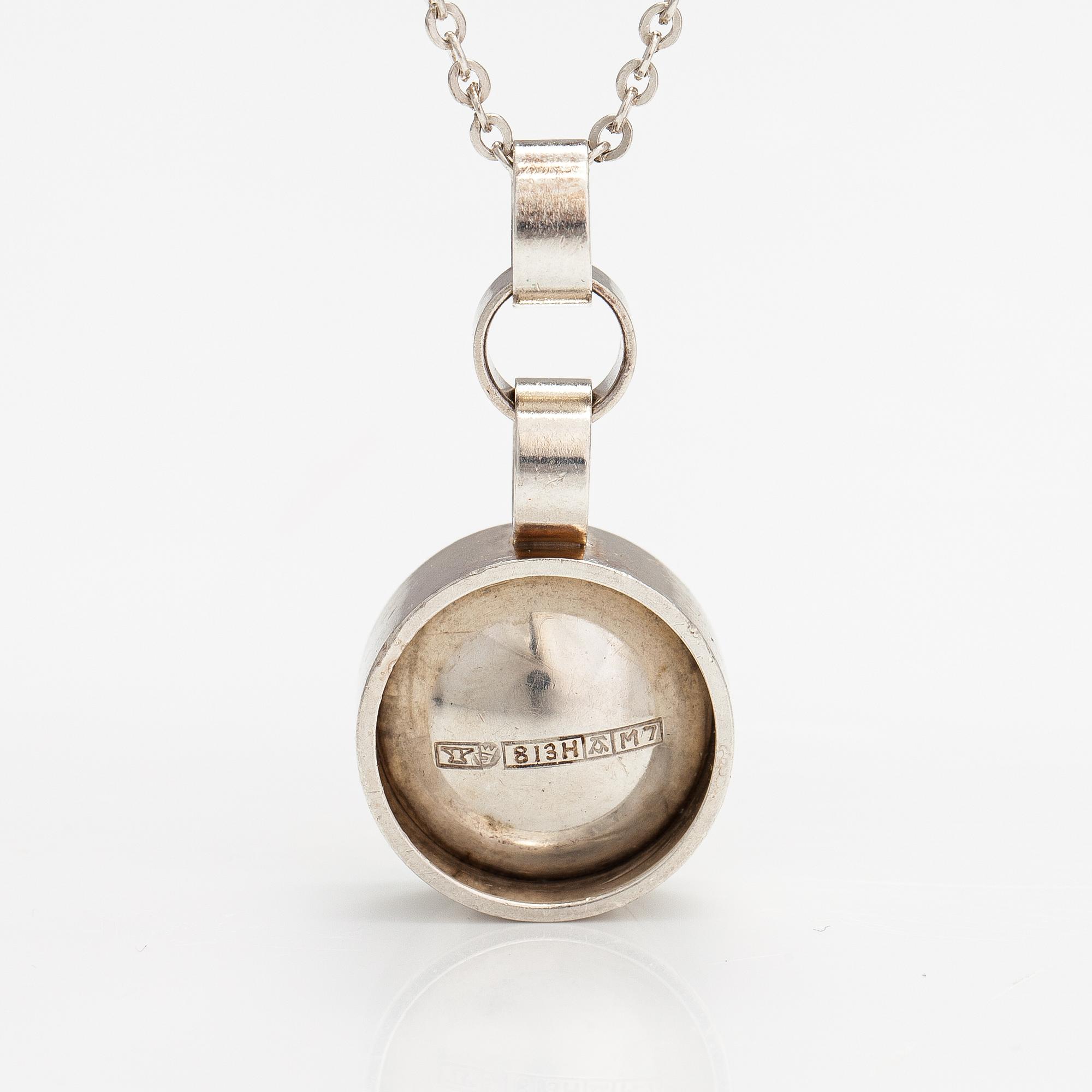 Elis Kauppi, Kaulakoru, sterlinghopeaa ja kultaa. Kupittaan kulta, Turku 1965.