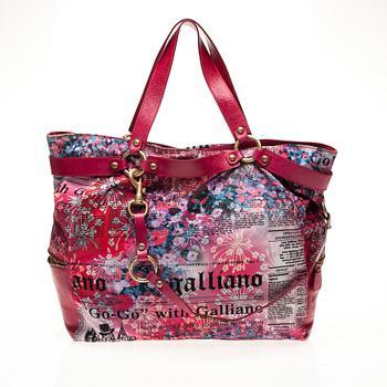 LAUKKU, John Galliano.