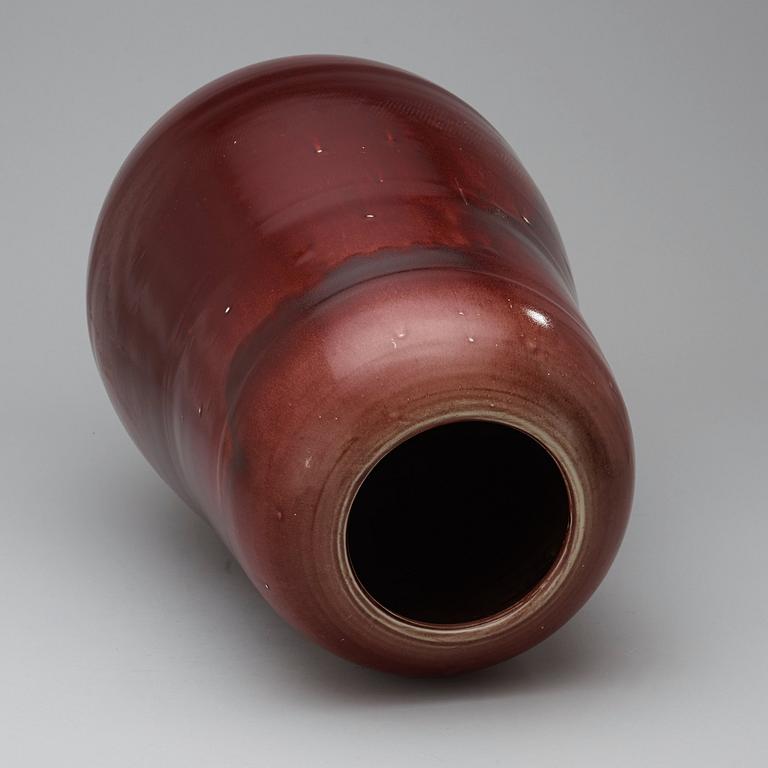 A Friedl Holzer-Kjellberg stoneware urn, Arabia, Finland 1946.