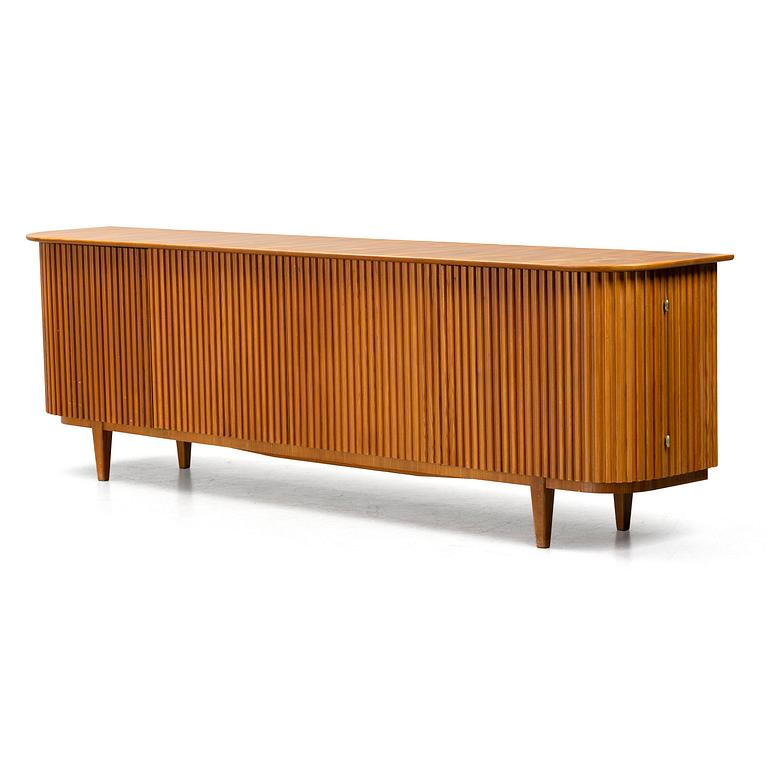 Bertil Fridhagen, a rare elm sideboard, Svenska Möbelfabrikerna, Bodafors, 1940s.