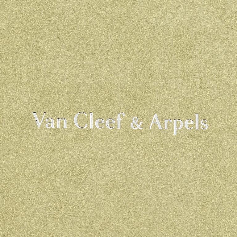 A Van Cleef & Arpels "Alhambra" necklace 18K gold with mother-of-pearl and onyx.