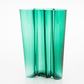 Alvar Aalto, a '251' vase signed Iittala. 2000s.