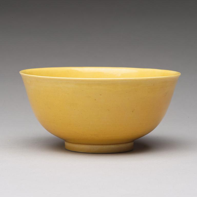 A yellow glazed bowl, Qing dynasty with Daoguang mark.