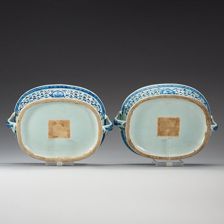 A pair of blue and white chesnut baskets, Qing dynasty, Qianlong (1736-95).