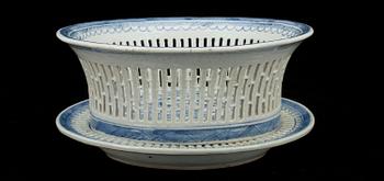 SERVERINGSSKÅL samt FAT, porslin, Kina 1900-talets början.