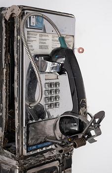 Jason Matthew Lee, hårddiskmagneter, djurfälla, modifierad betaltelefon. Utförd 2017.