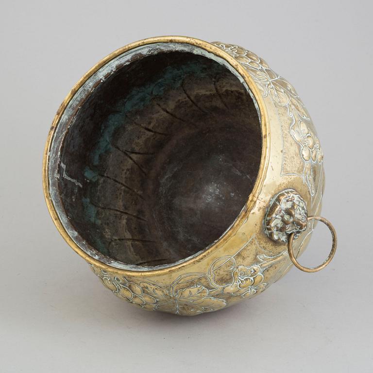 A 19TH CENTURY BRASS FLOWER POT.