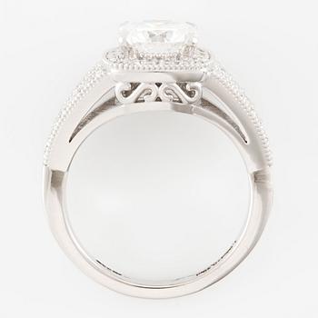 Ring, 18K vitguld med briljantslipad diamant 1.96 ct. Medföljande IGI report.