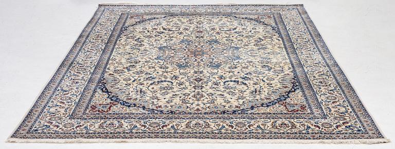 Carpet, Nain, 263 x 370 cm.