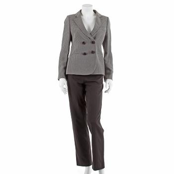661. ARMANI, a grey viscose and cotton two-piece suit consisting of jacket and pants, size 44.