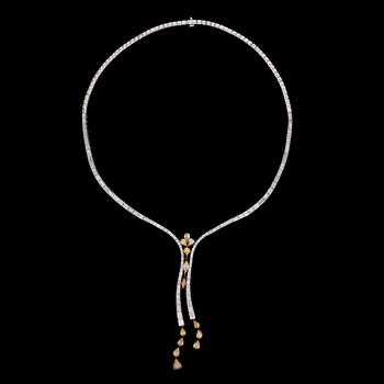 1035. A white and fancy coloured diamond necklace, tot. 4.60 / 9.01 cts.